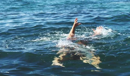3 bocah tenggelam saat bermain di laut 2 ditemukan dan 1 masih hilang 7Ki6v2TwCX