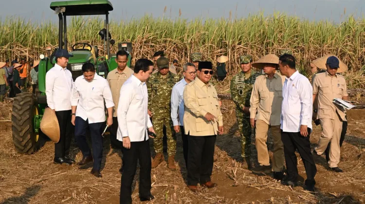 Presiden Prabowo Dengarkan Langsung Aspirasi Petani di Panen Raya Tebu Malang.