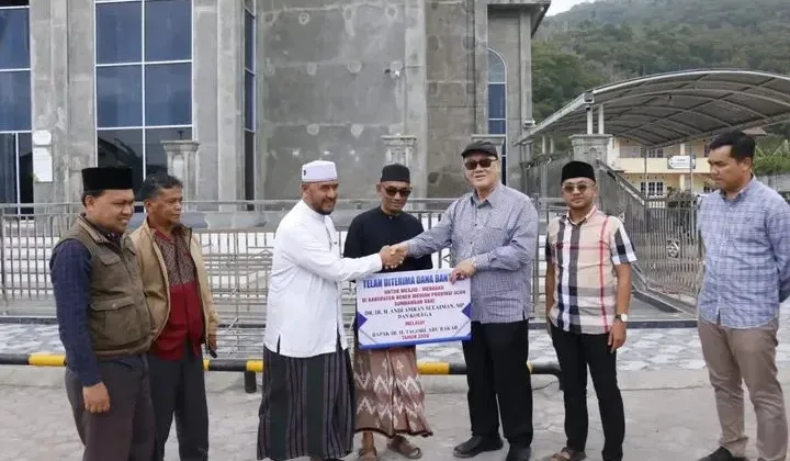 Bupati Tagore Abubakar Antar Langsung Bantuan Mentan RI Andi Amran Sulaiman Untuk Pembangunan dan Perbaikan Masjid