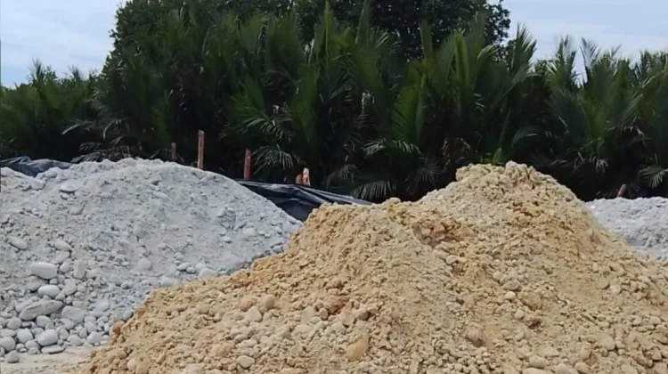 Diduga Material Bermasalah, Proyek Jalan Kayu Menang Rp22 Miliar Jadi Sorotan: Sesuai Spesifikasi atau Asal Jadi?
