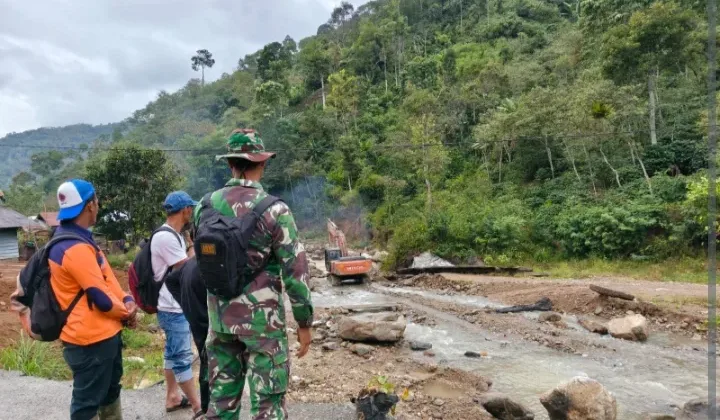 Anggota Posramil 08/SN Laksanakan Monitoring Normalisasi Sungai